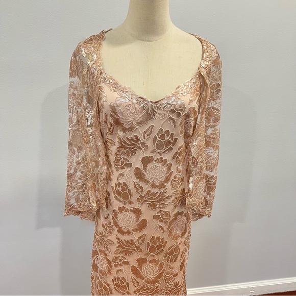 TADASHI SHOJI Peddle Gold Dorine Sequin Embroidered Cape Gown - Reemoly - Picture 7 of 17